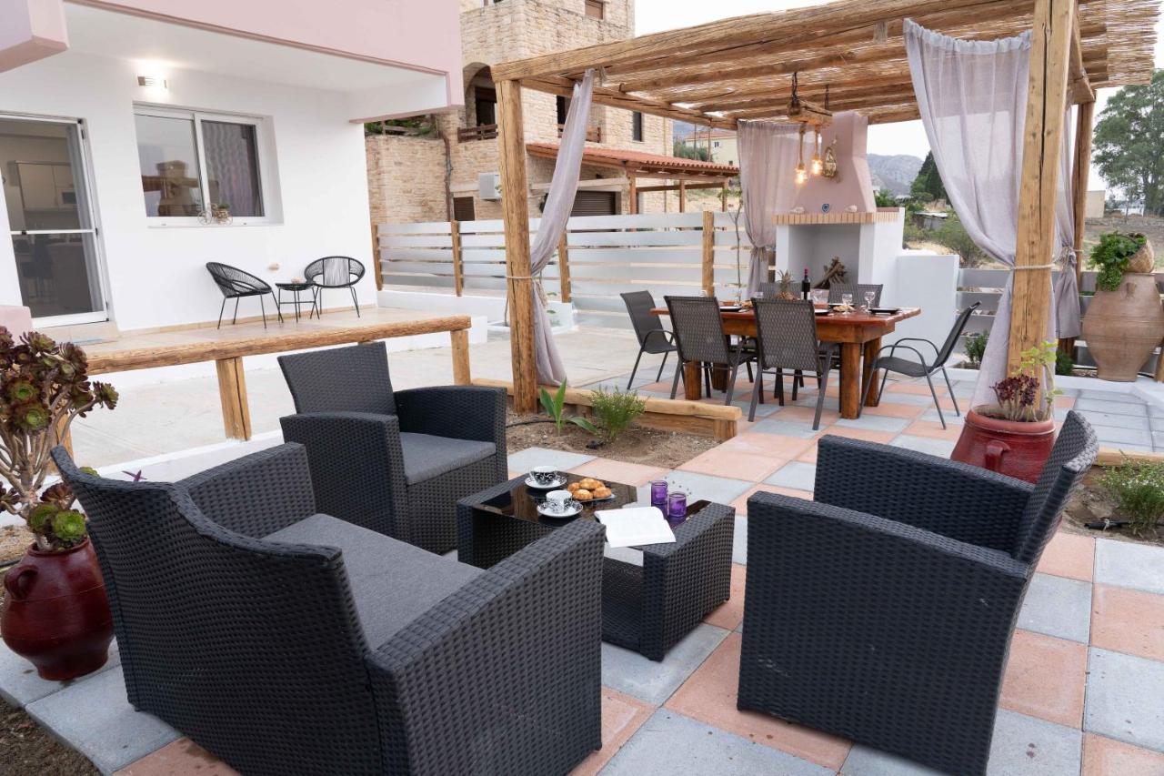 Haritos Holidays Home Pombia Экстерьер фото