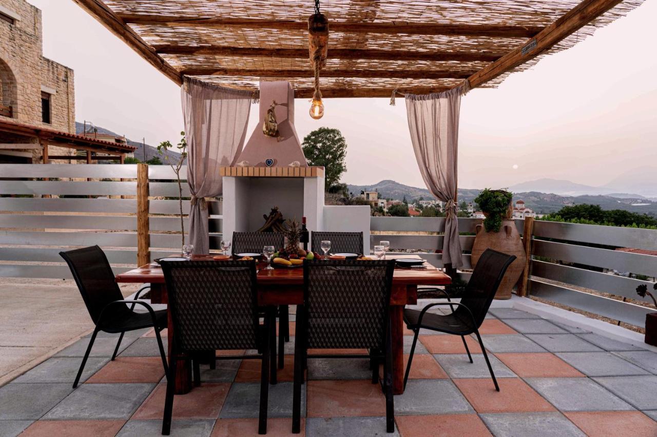 Haritos Holidays Home Pombia Экстерьер фото