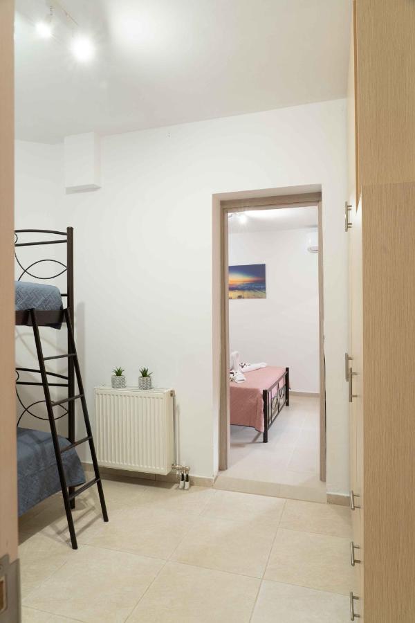 Haritos Holidays Home Pombia Экстерьер фото
